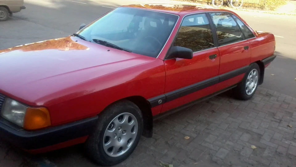 Audi 100 quattro Червоний торнадо