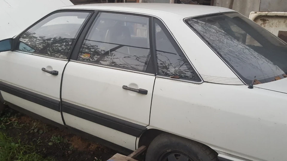 Audi 100 Розбираю на болти.