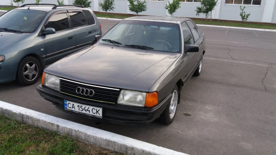 Audi 100 С3,1.8 бензин 3