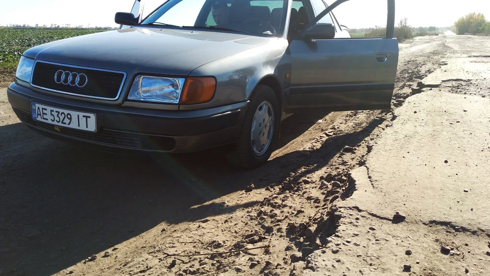 Audi 100 С4, 2.3E, мокрий асфальт