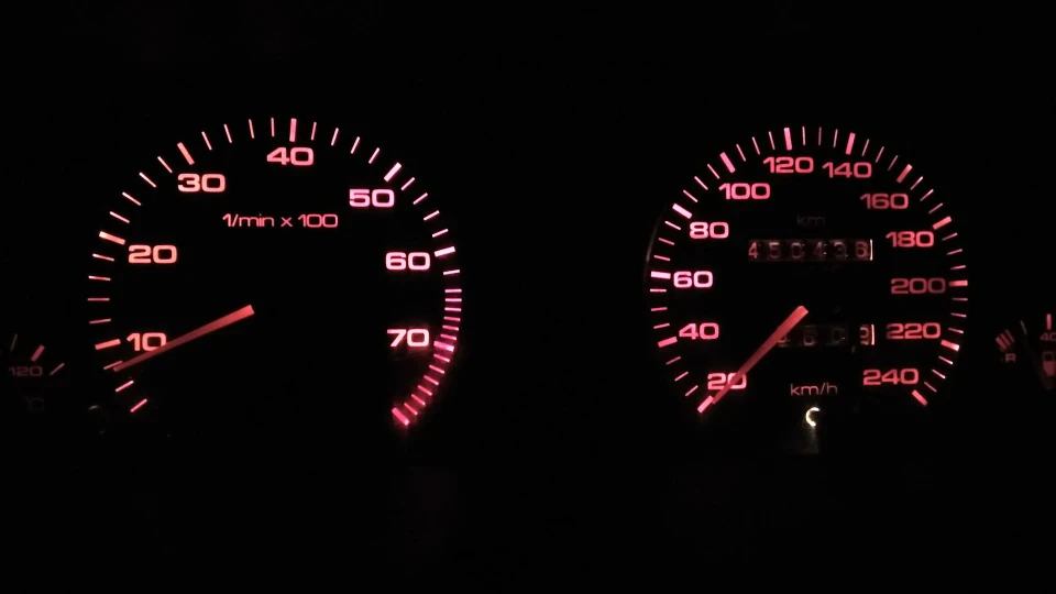 Audi 100 С4, 2.3E, мокрий асфальт 4
