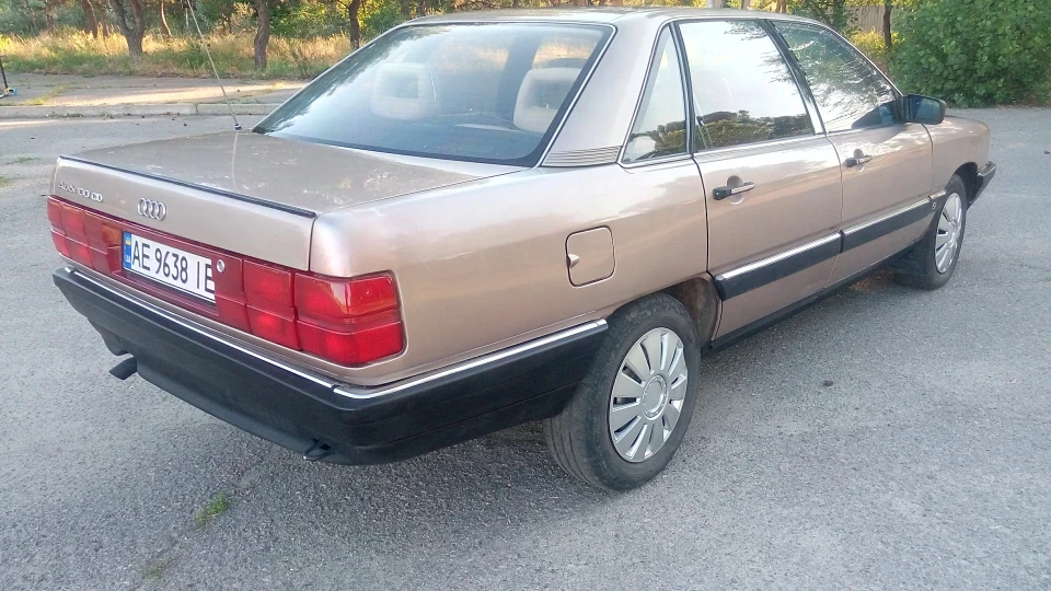 Audi 100 сірий металік 4