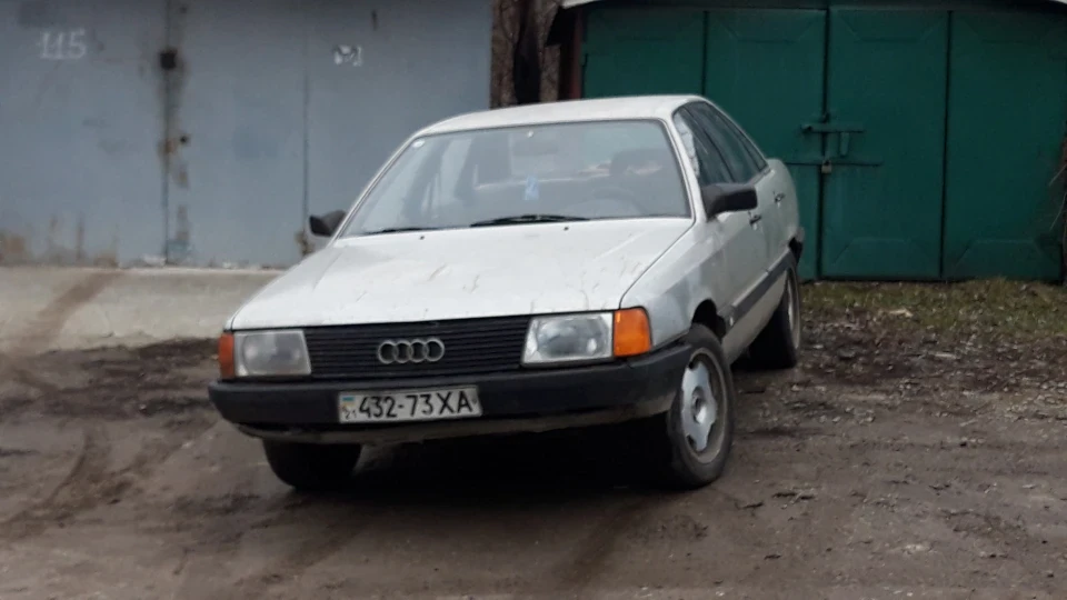 Audi 100 SilverCar