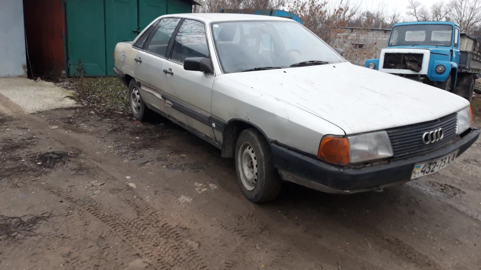 Audi 100 SilverCar 2