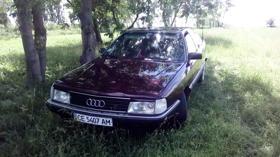 Audi 100 стигла вишня 2