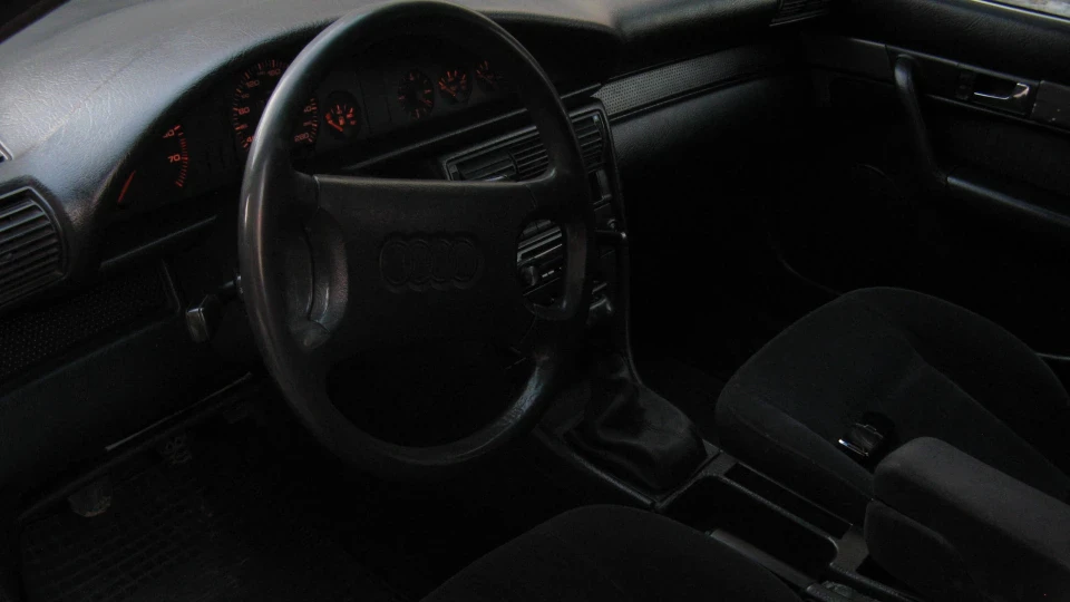 Audi 100 старенький бізнес-клас) 2