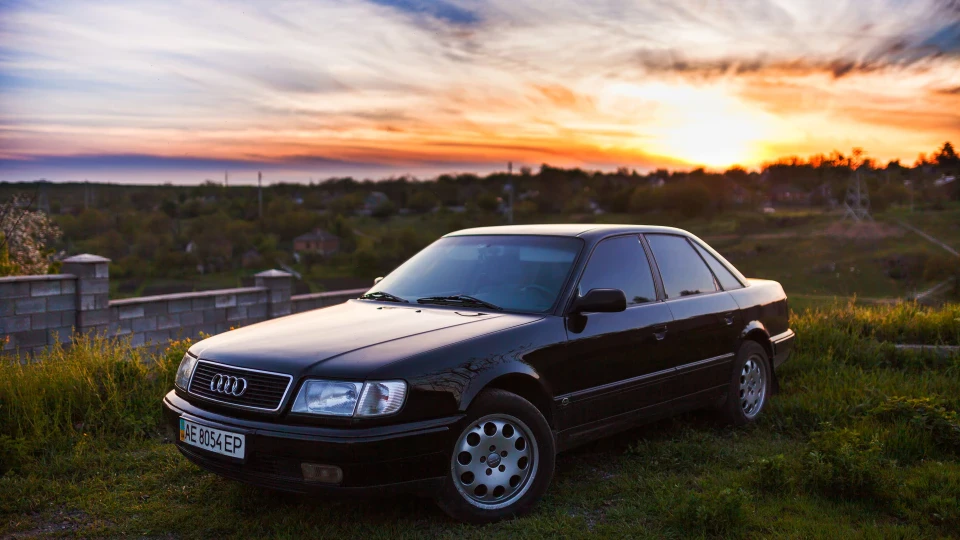 Audi 100 V6 2,6 AT чорна киса