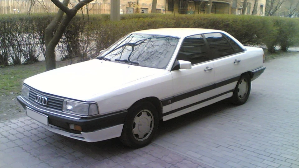 Audi 200 2