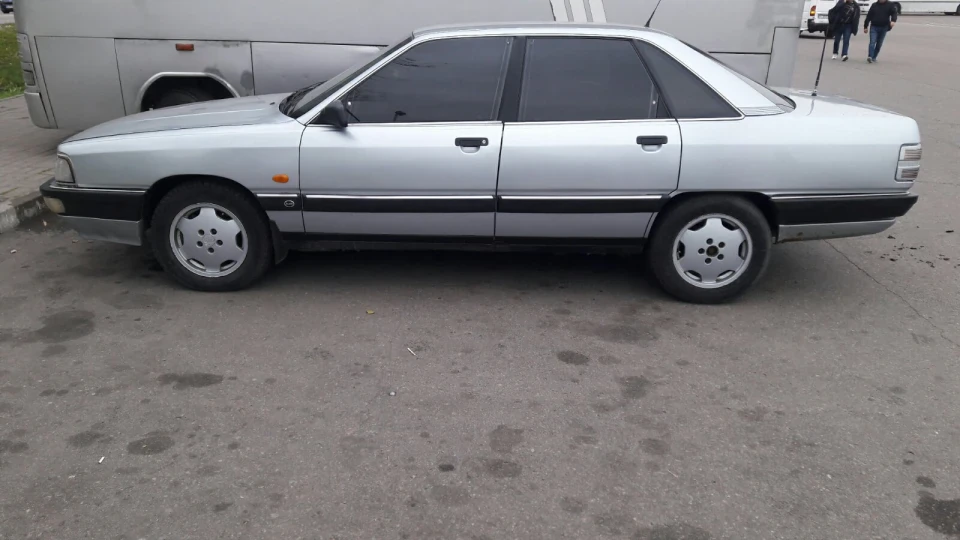 Audi 200 2.2 1B 10v T & Q ЛЕСЯ