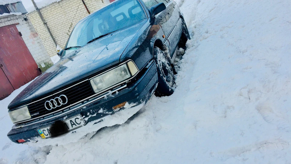Audi 200 PITCH_BLACK 2