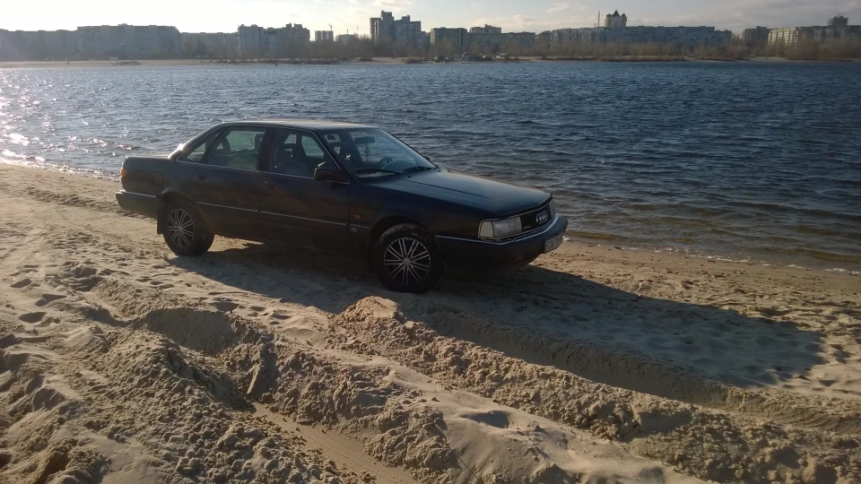 Audi 200 PITCH_BLACK 5