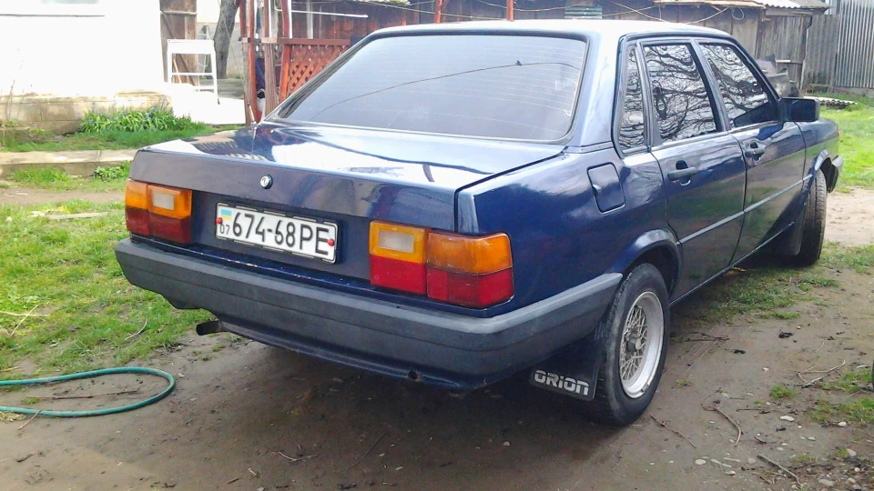 Audi 80 1.6 бензин 2