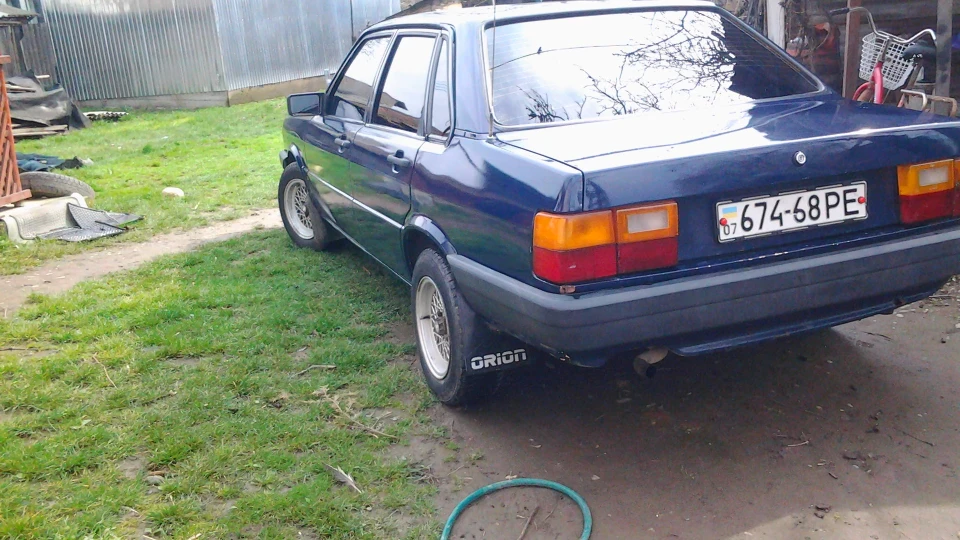 Audi 80 1.6 бензин 4