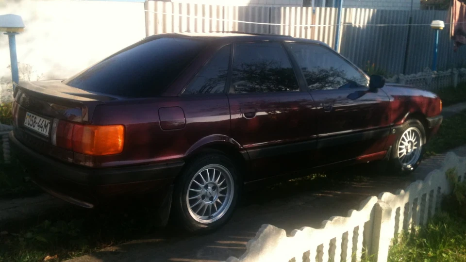 Audi 80 1.8 карб 4