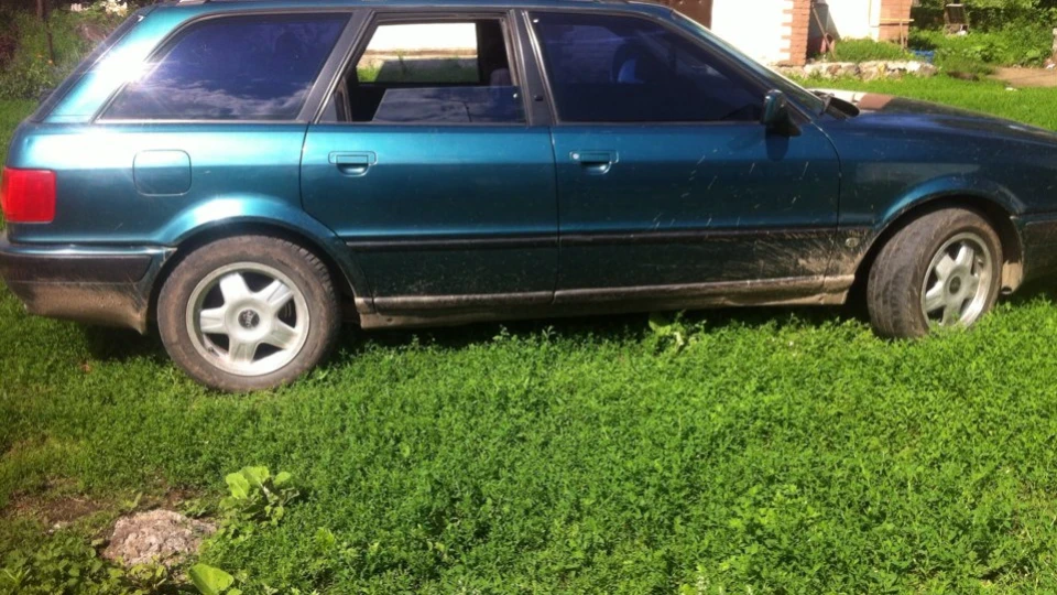 Audi 80 2.6 Мала) 3
