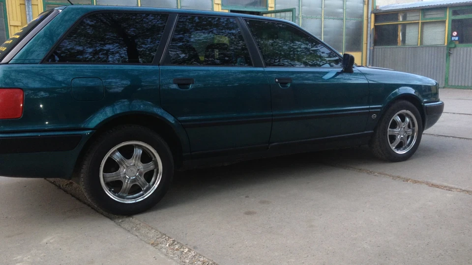 Audi 80 AVANT 2.3 133 л.с 4