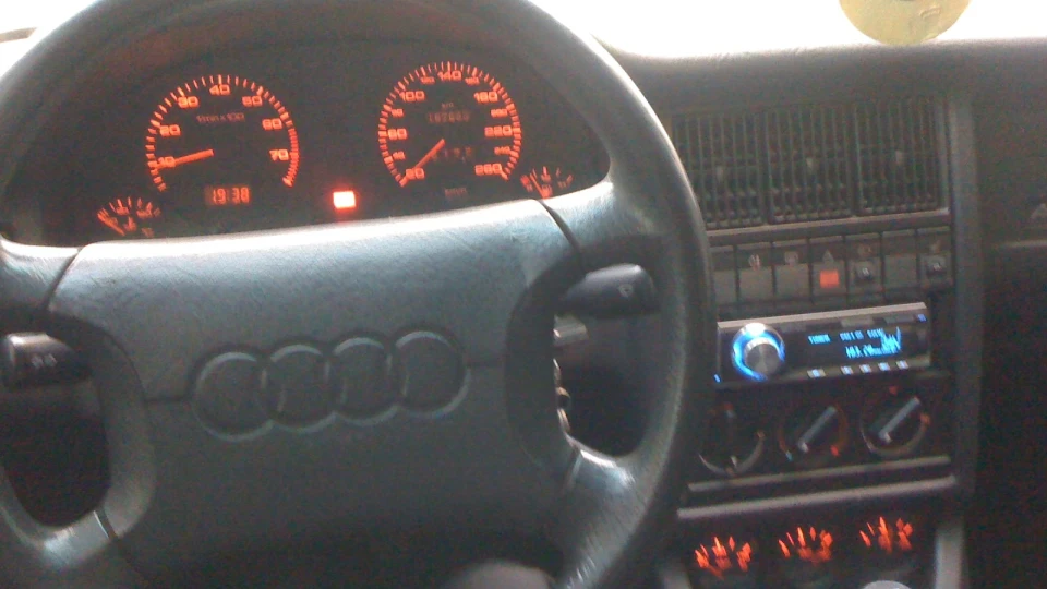 Audi 80 AVANT 2.3 133 л.с 5