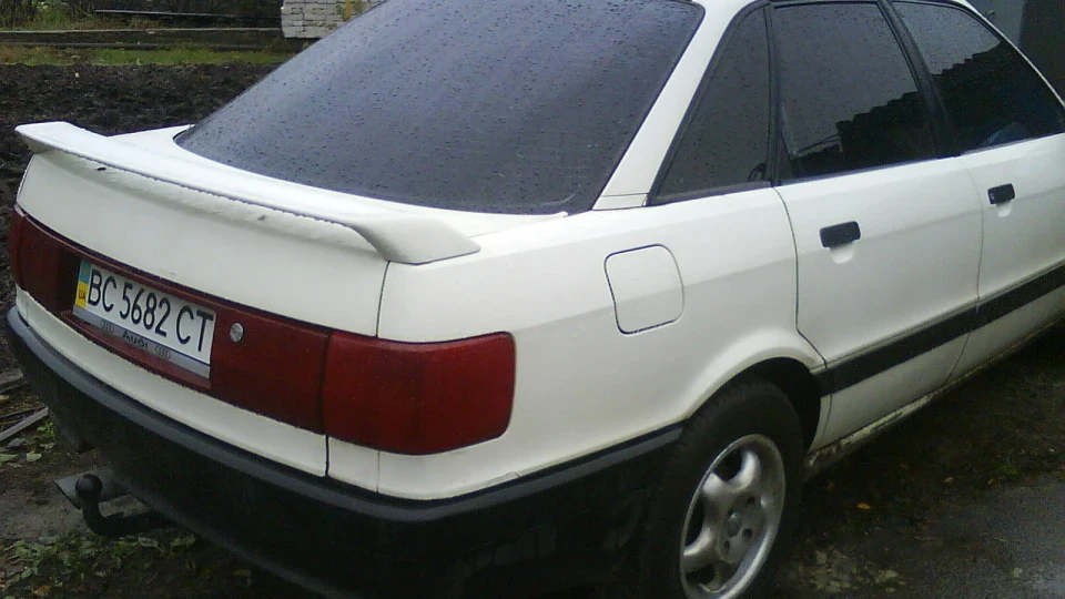 Audi 80 білий пепелац