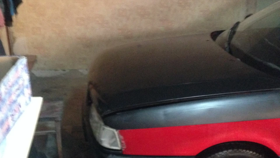 Audi 80 Чорно-червоний дракончик) 2
