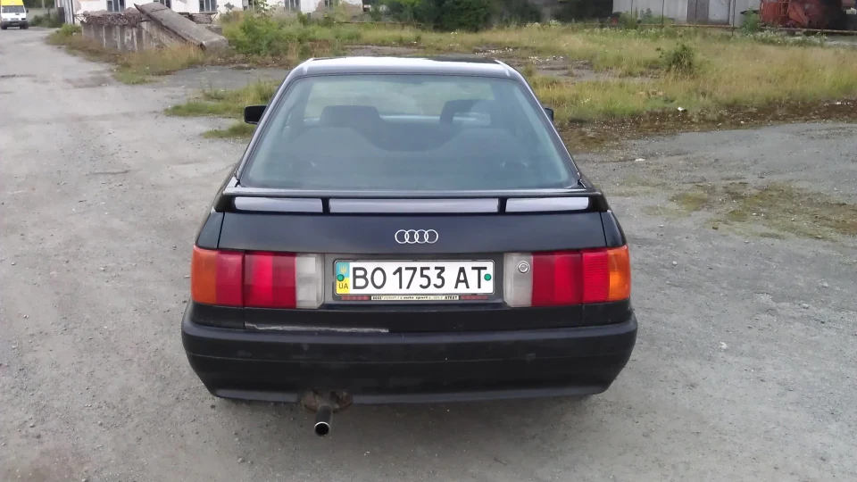 Audi 80 Чорний 1.8 2