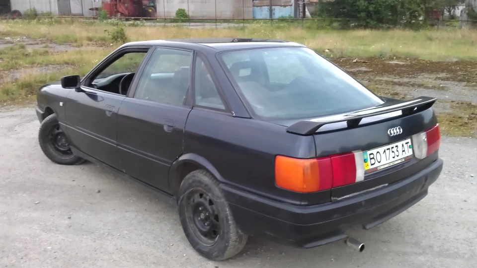 Audi 80 Чорний 1.8 3