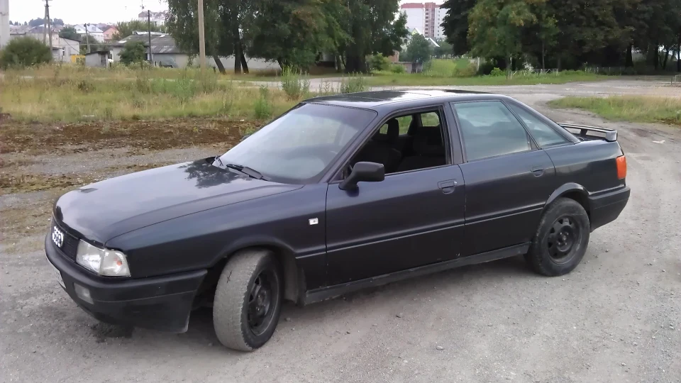 Audi 80 Чорний 1.8 4