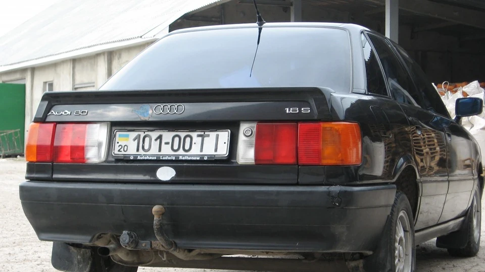 Audi 80 Чорний металік 1,8S 2