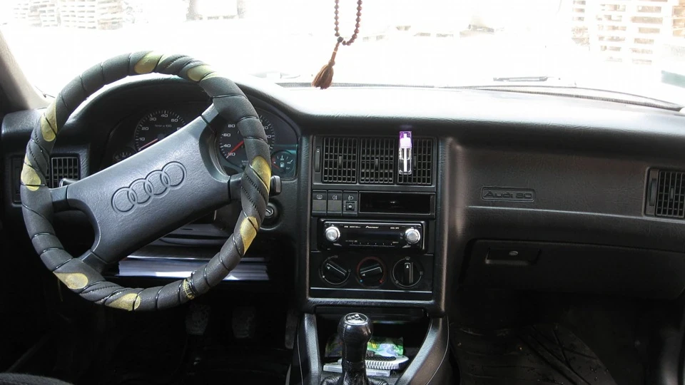Audi 80 Чорний металік 1,8S 3