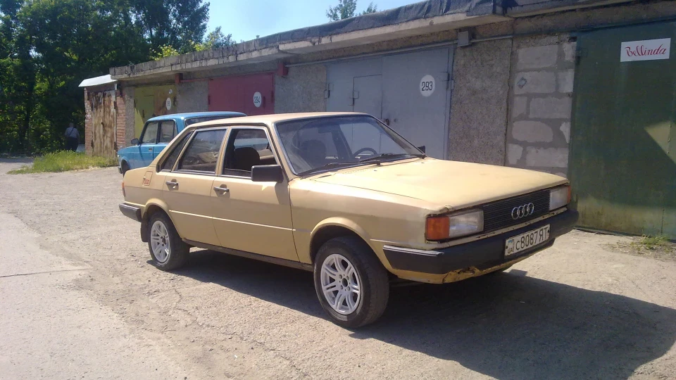 Audi 80 Задоволений як Слон 2