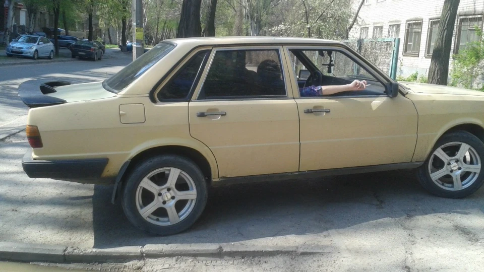 Audi 80 Задоволений як Слон 4