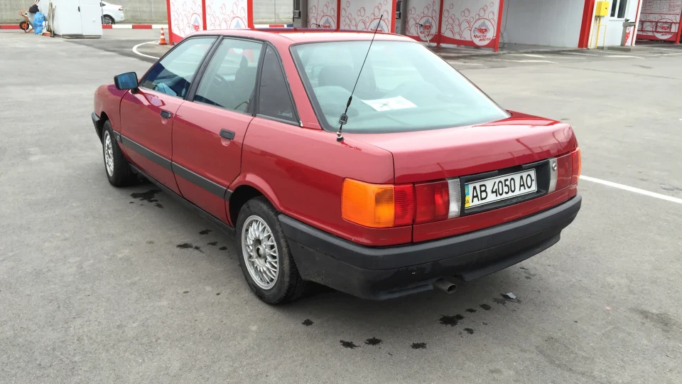 Audi 80 Червоненький акваріум)