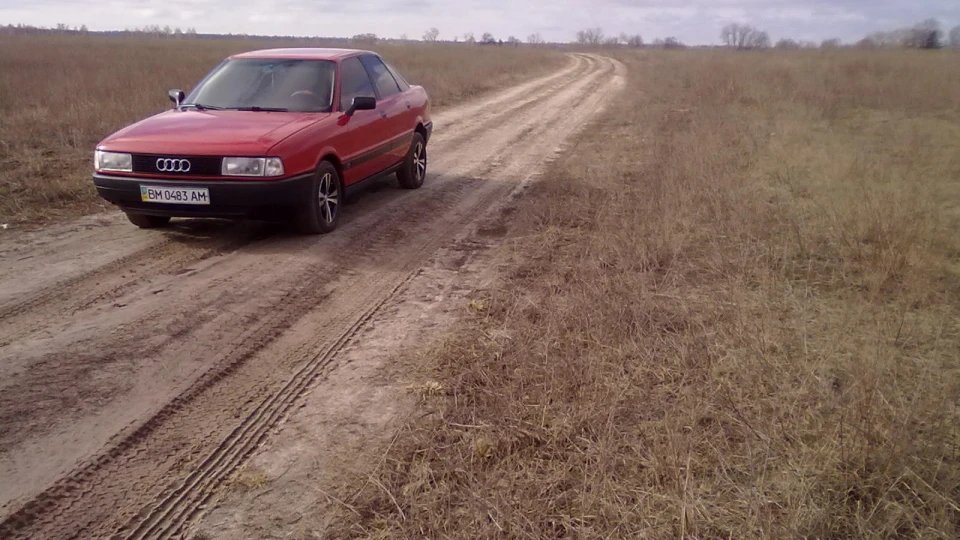 Audi 80 Лакована 1.8)) 2