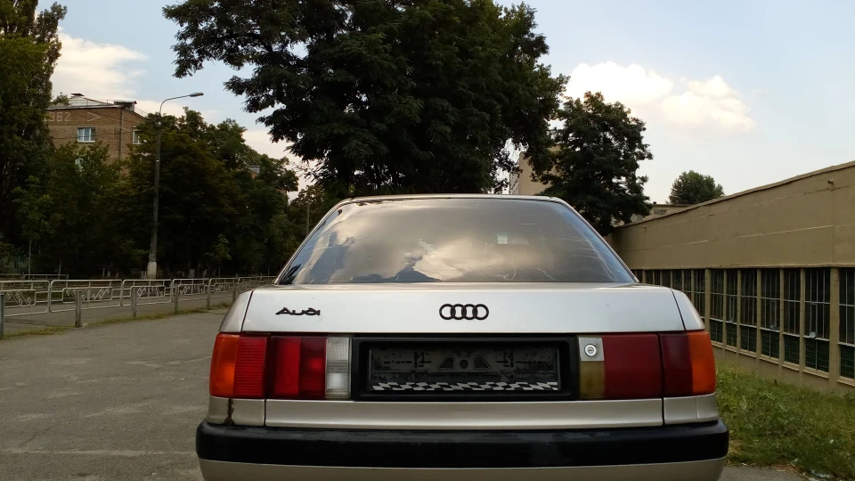 Audi 80 сірий мустанг 1.8 UA 4