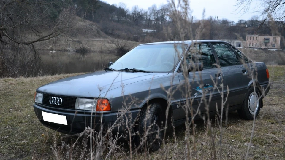 Audi 80 темно сірий 2