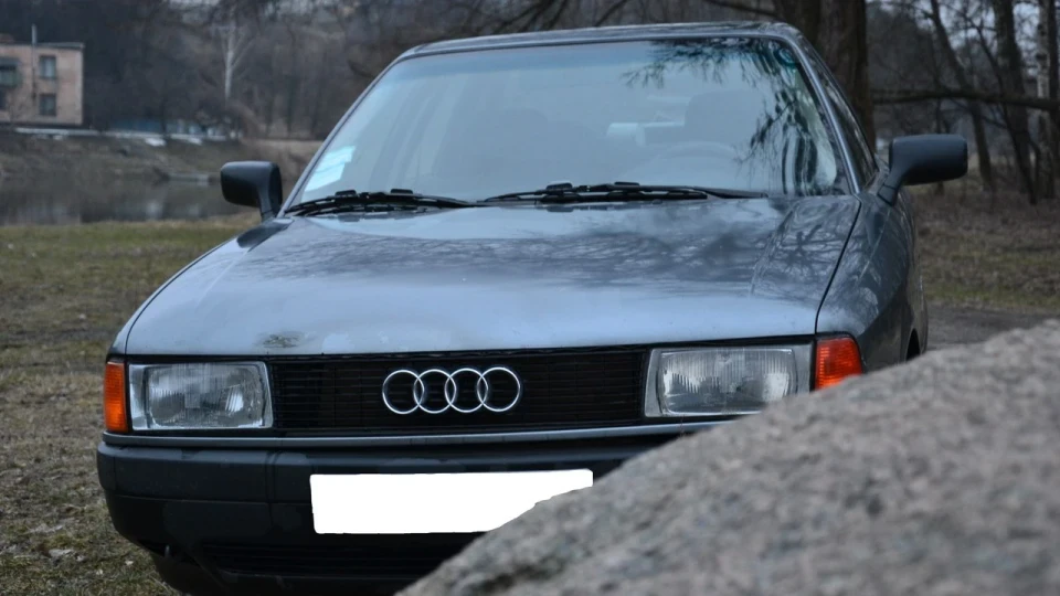 Audi 80 темно сірий 3