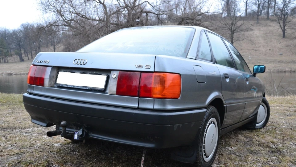 Audi 80 темно сірий 4