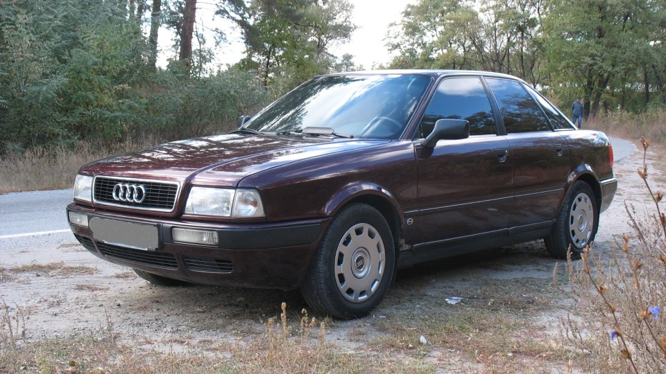Audi 80 вишневий бочонок 2