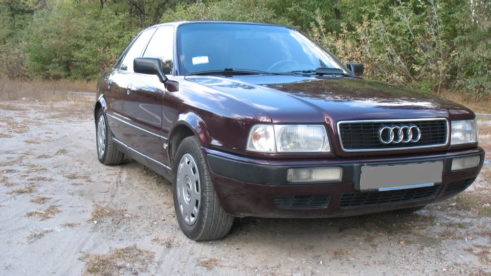 Audi 80 вишневий бочонок 3