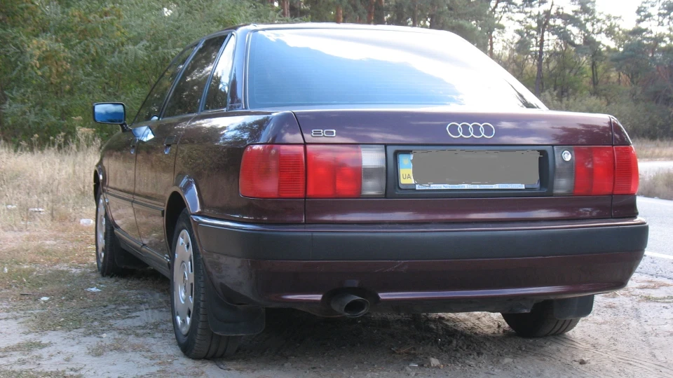 Audi 80 вишневий бочонок 4