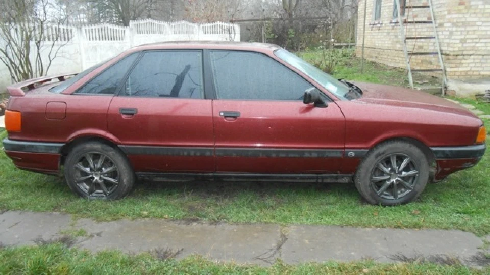 Audi 80 Вишневий