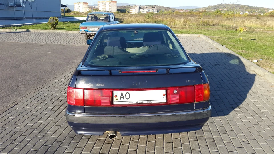 Audi 90 1.8 монік 2