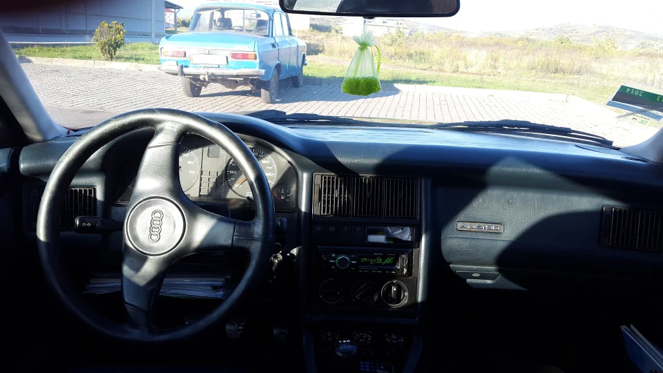 Audi 90 1.8 монік 3