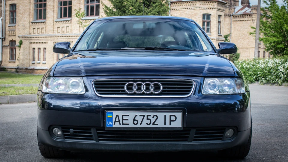 Audi A3 Колір настрою синій)