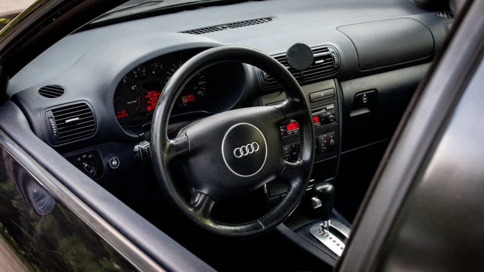 Audi A3 Колір настрою синій) 2