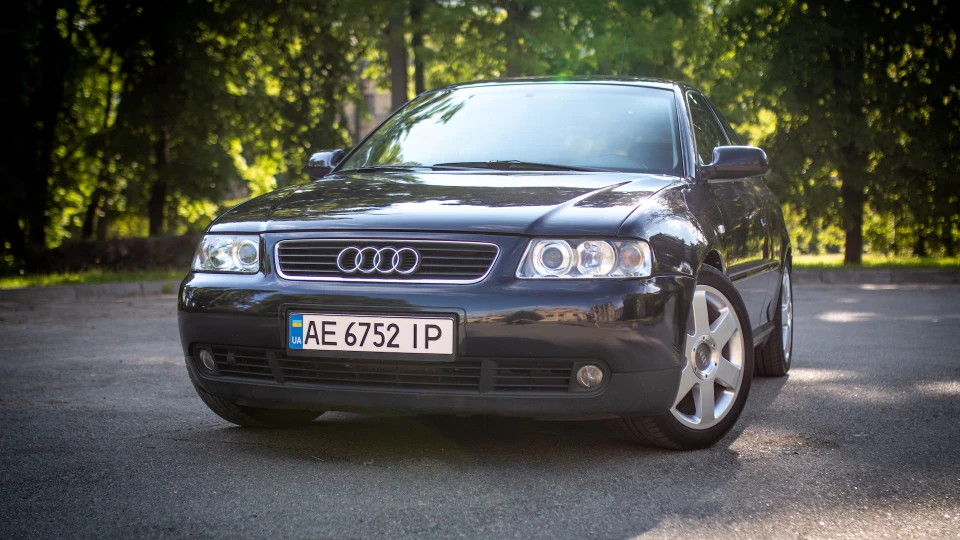 Audi A3 Колір настрою синій) 5