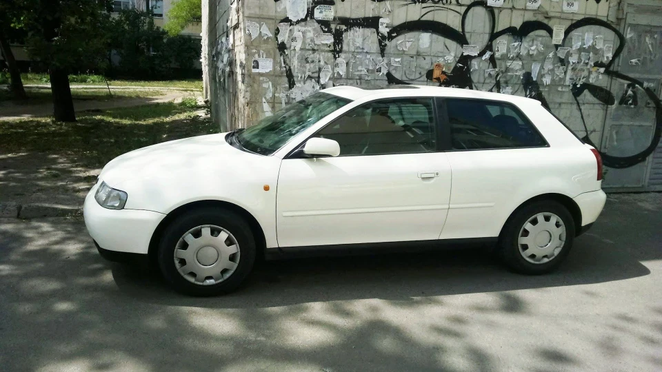 Audi A3 Слонова кістка 1.6 АКЛ