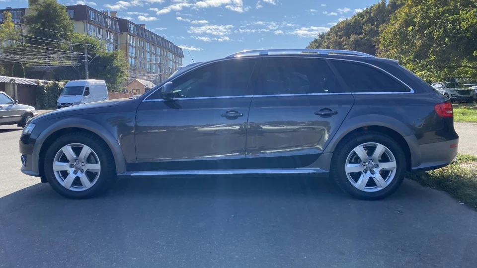 Audi A4 Allroad Lavagrau Perleffekt 2
