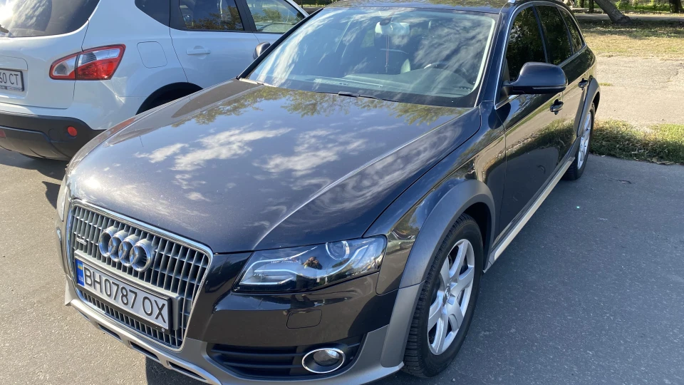 Audi A4 Allroad Lavagrau Perleffekt 3