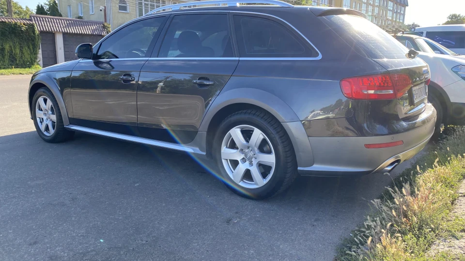 Audi A4 Allroad Lavagrau Perleffekt 4
