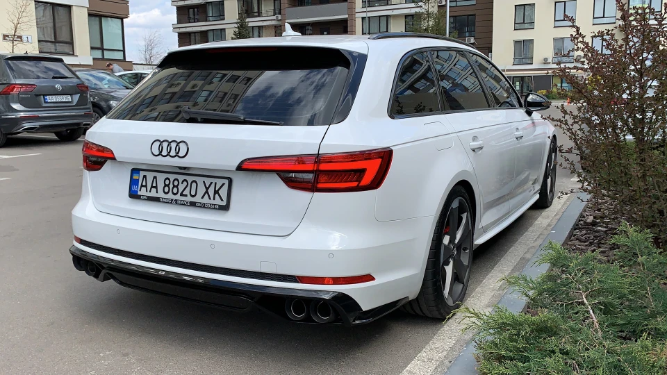 Audi A4 Avant 2.0 tfsi quattro 320 hp 2